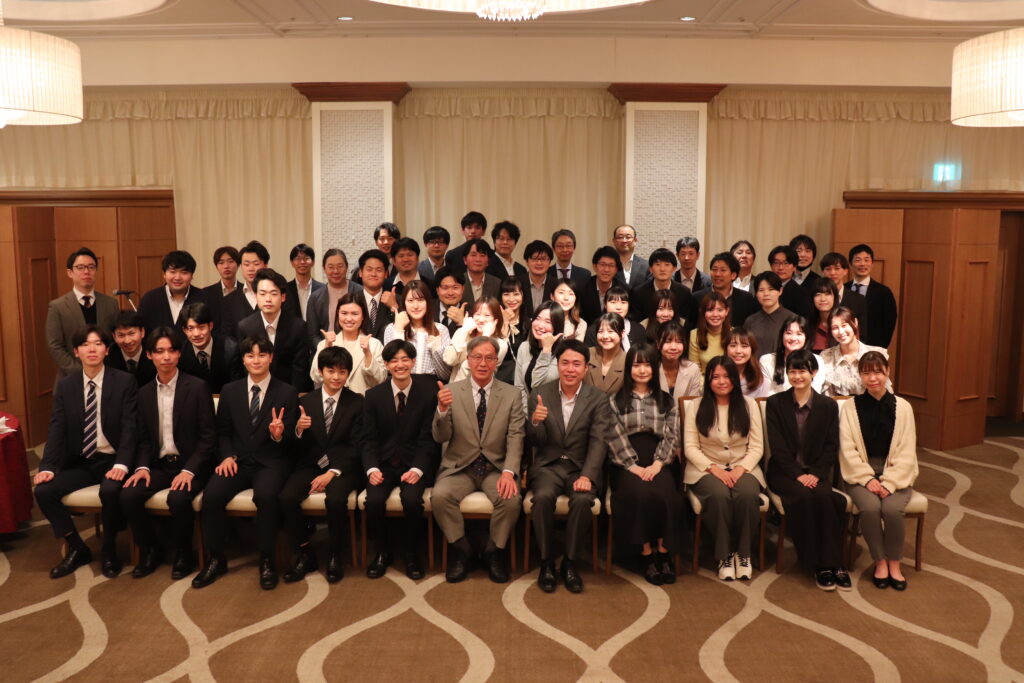 確定申告お疲れ様会と新卒職員歓迎会集合写真